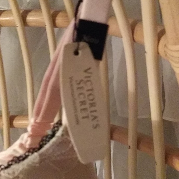 Victoria's Secret. Bra - Picture 4 of 4